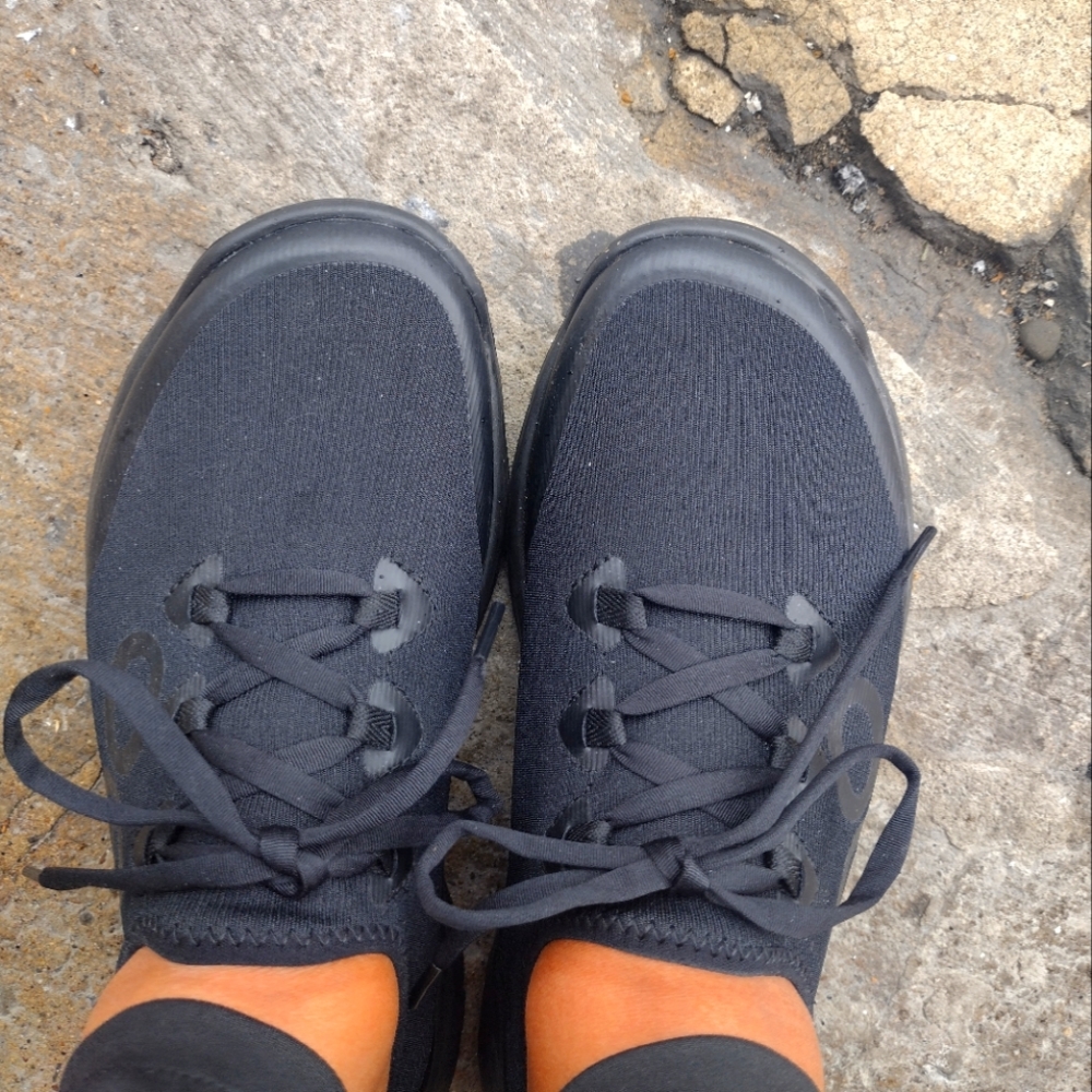 Black Walking Sneakers only worn Twice